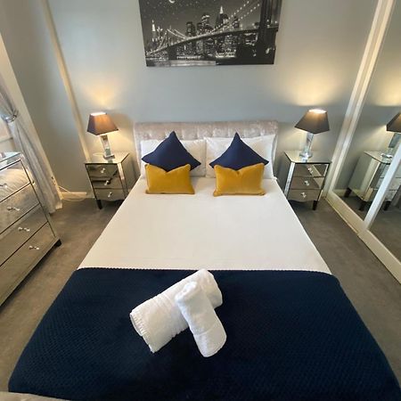 The Brook House - Spacious 3 Bed Home From Home In Burton Eksteriør billede