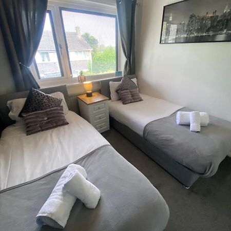 The Brook House - Spacious 3 Bed Home From Home In Burton Eksteriør billede