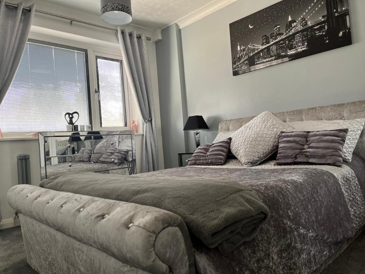 The Brook House - Spacious 3 Bed Home From Home In Burton Eksteriør billede