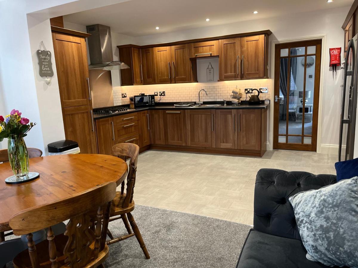 The Brook House - Spacious 3 Bed Home From Home In Burton Eksteriør billede