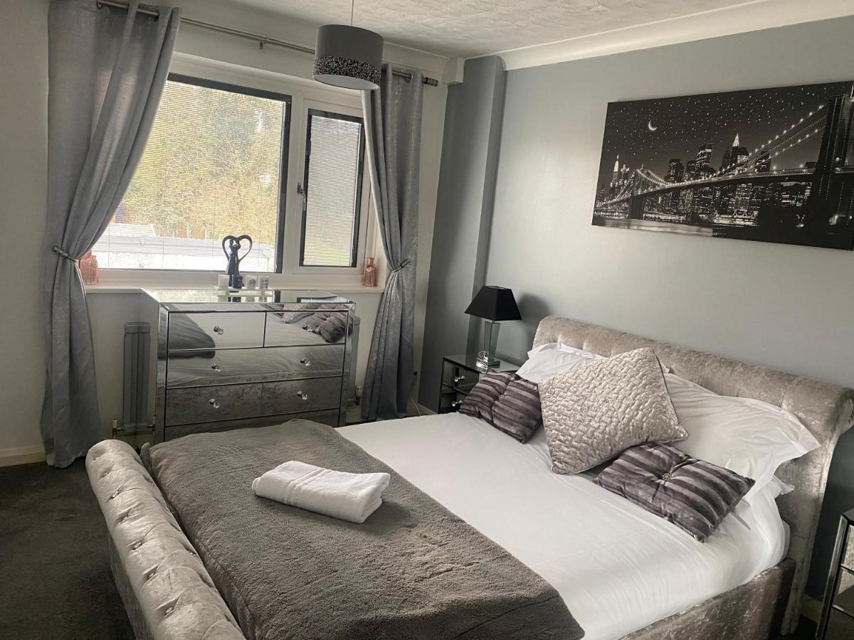 The Brook House - Spacious 3 Bed Home From Home In Burton Eksteriør billede