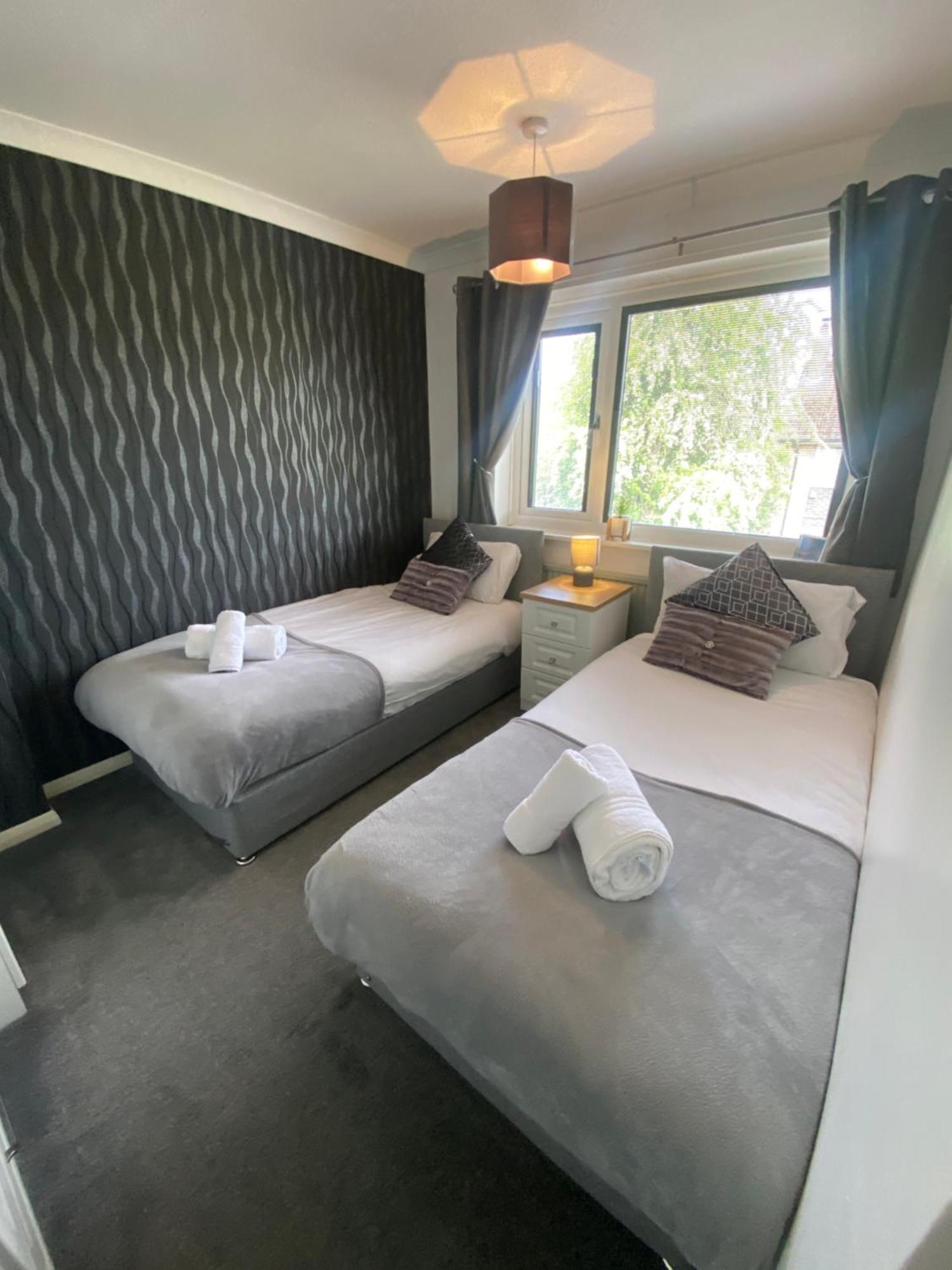 The Brook House - Spacious 3 Bed Home From Home In Burton Eksteriør billede