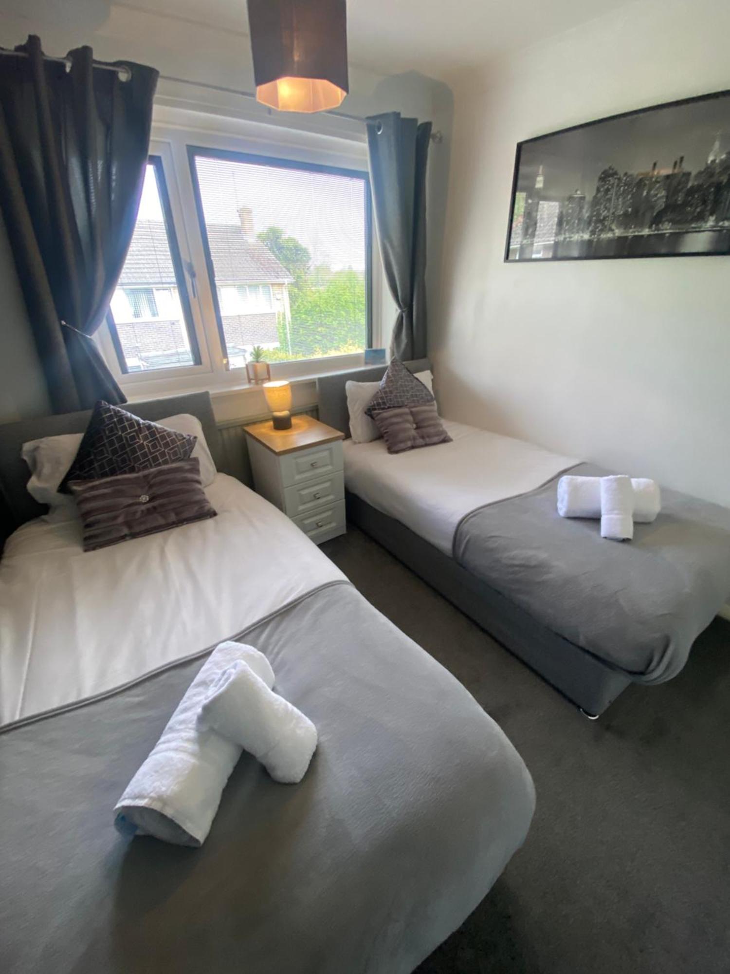 The Brook House - Spacious 3 Bed Home From Home In Burton Eksteriør billede