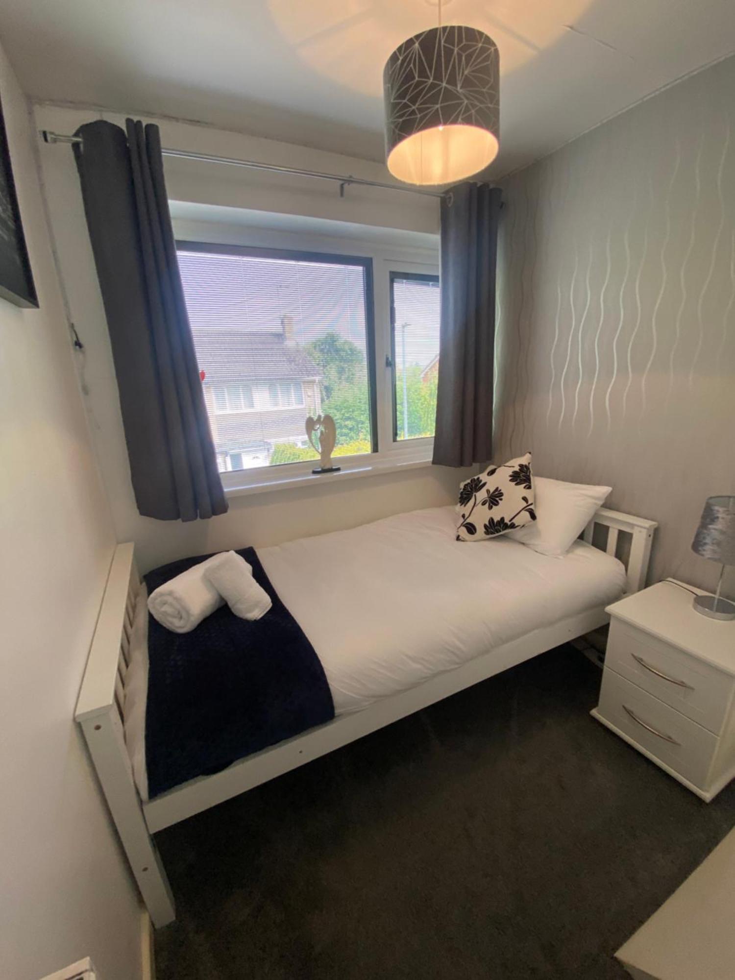 The Brook House - Spacious 3 Bed Home From Home In Burton Eksteriør billede