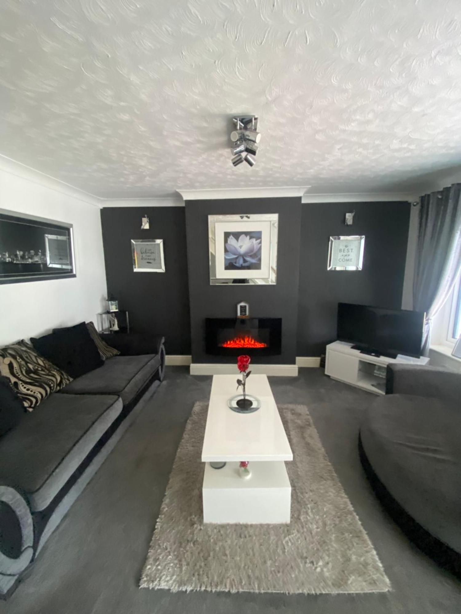 The Brook House - Spacious 3 Bed Home From Home In Burton Eksteriør billede